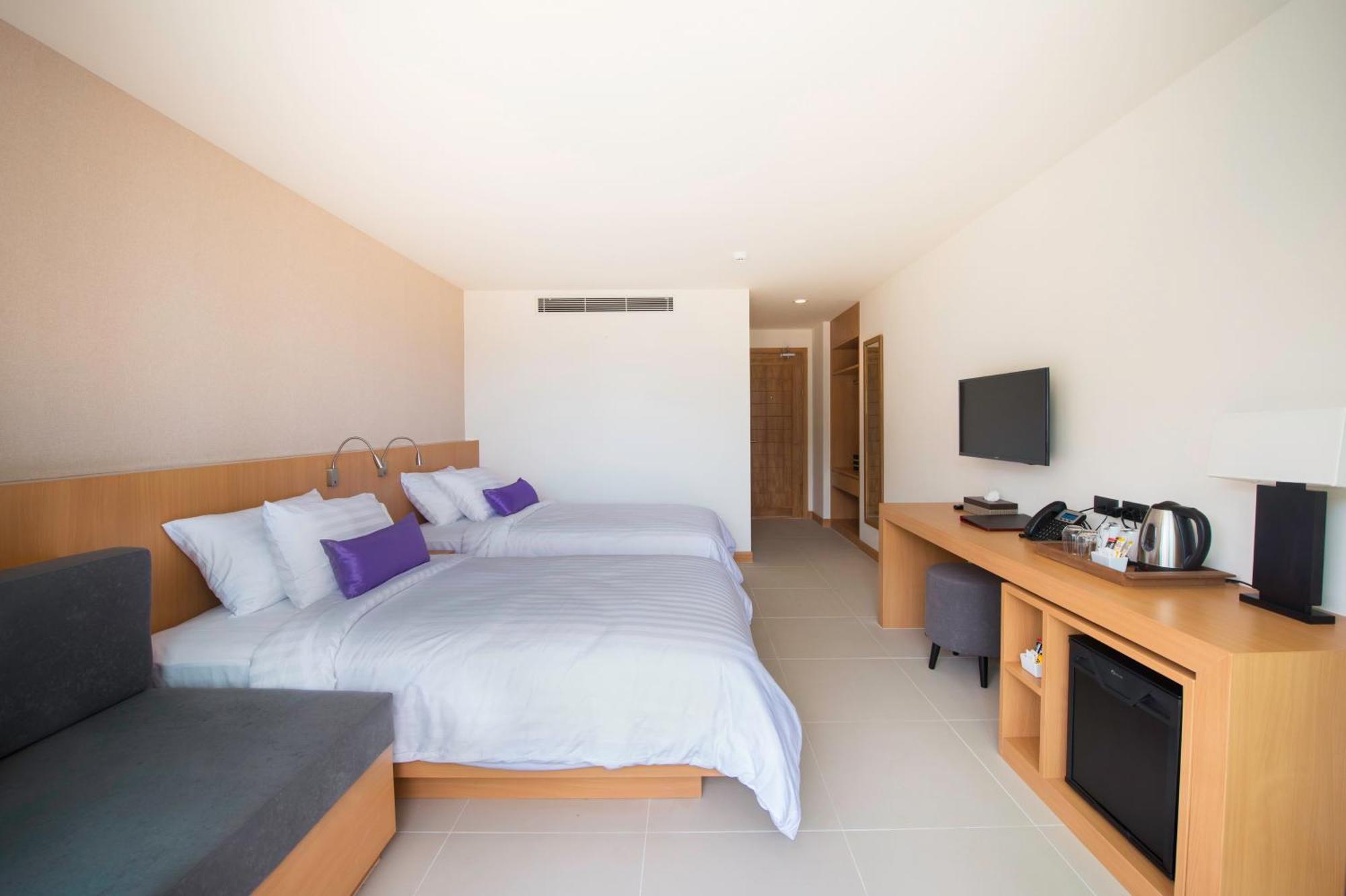 The Lunar Patong Phuket Екстериор снимка