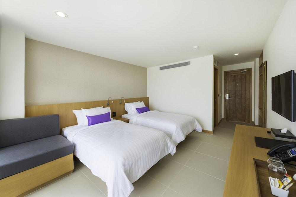 The Lunar Patong Phuket Екстериор снимка
